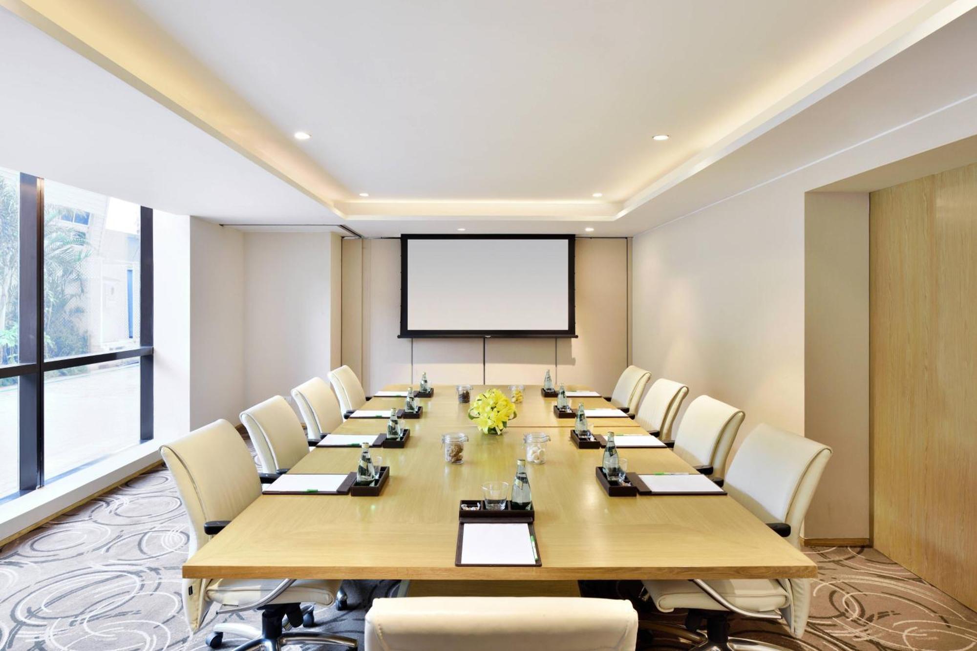 Готель Courtyard By Marriott Bengaluru Hebbal Екстер'єр фото