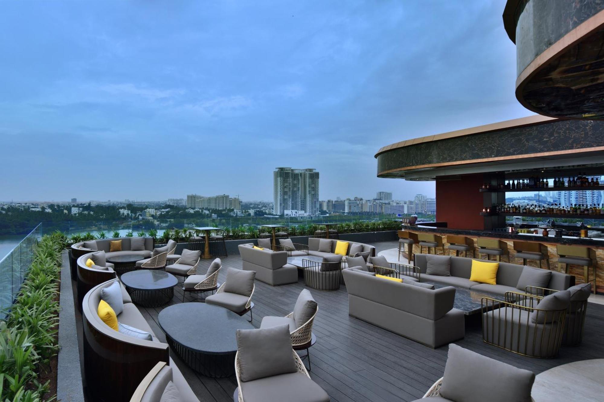 Готель Courtyard By Marriott Bengaluru Hebbal Екстер'єр фото