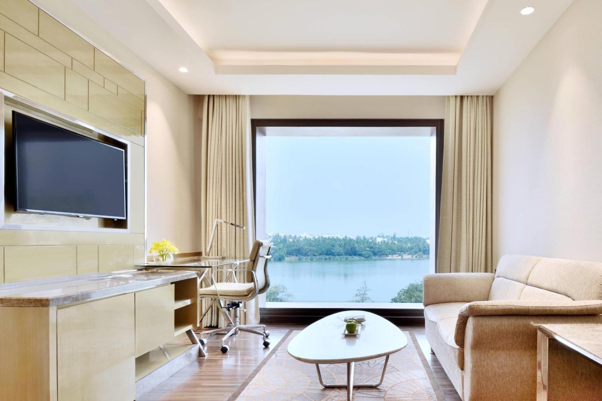 Готель Courtyard By Marriott Bengaluru Hebbal Екстер'єр фото