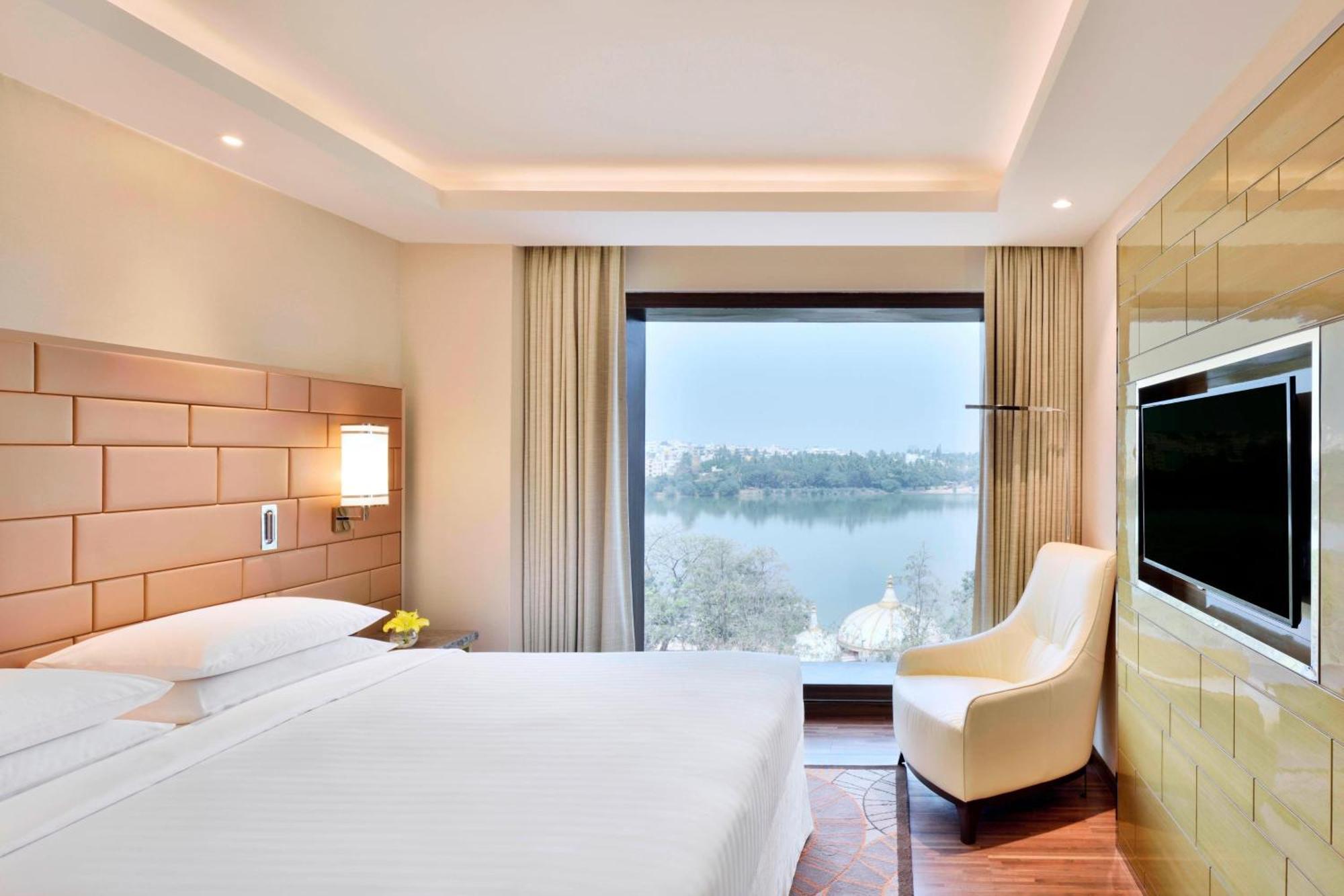 Готель Courtyard By Marriott Bengaluru Hebbal Екстер'єр фото